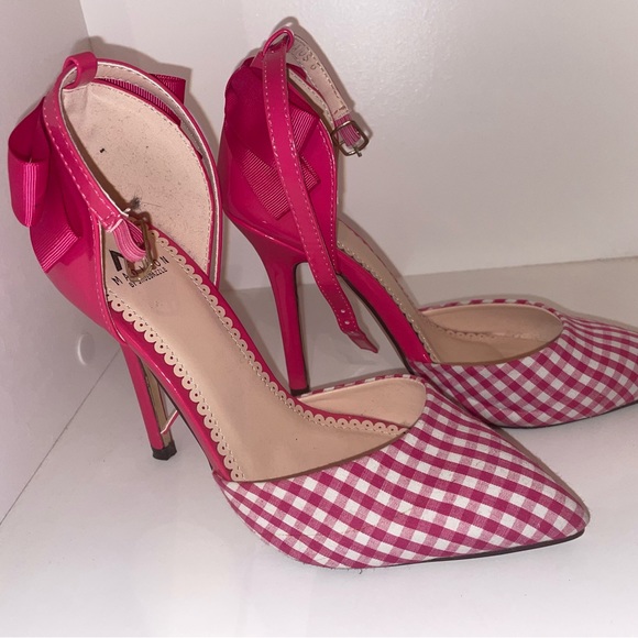 Perfectly pink! Size 6 - Picture 3 of 3